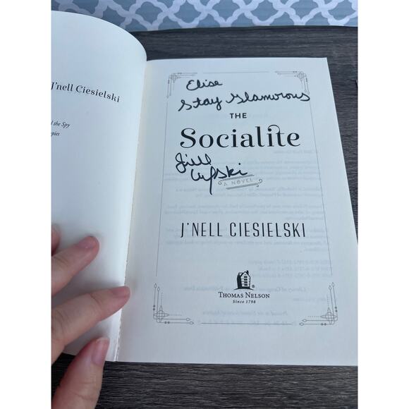 The Socialite by J'Nell Ciesielski Signed Paperback Book Pre-Loved - Picture 6 of 7